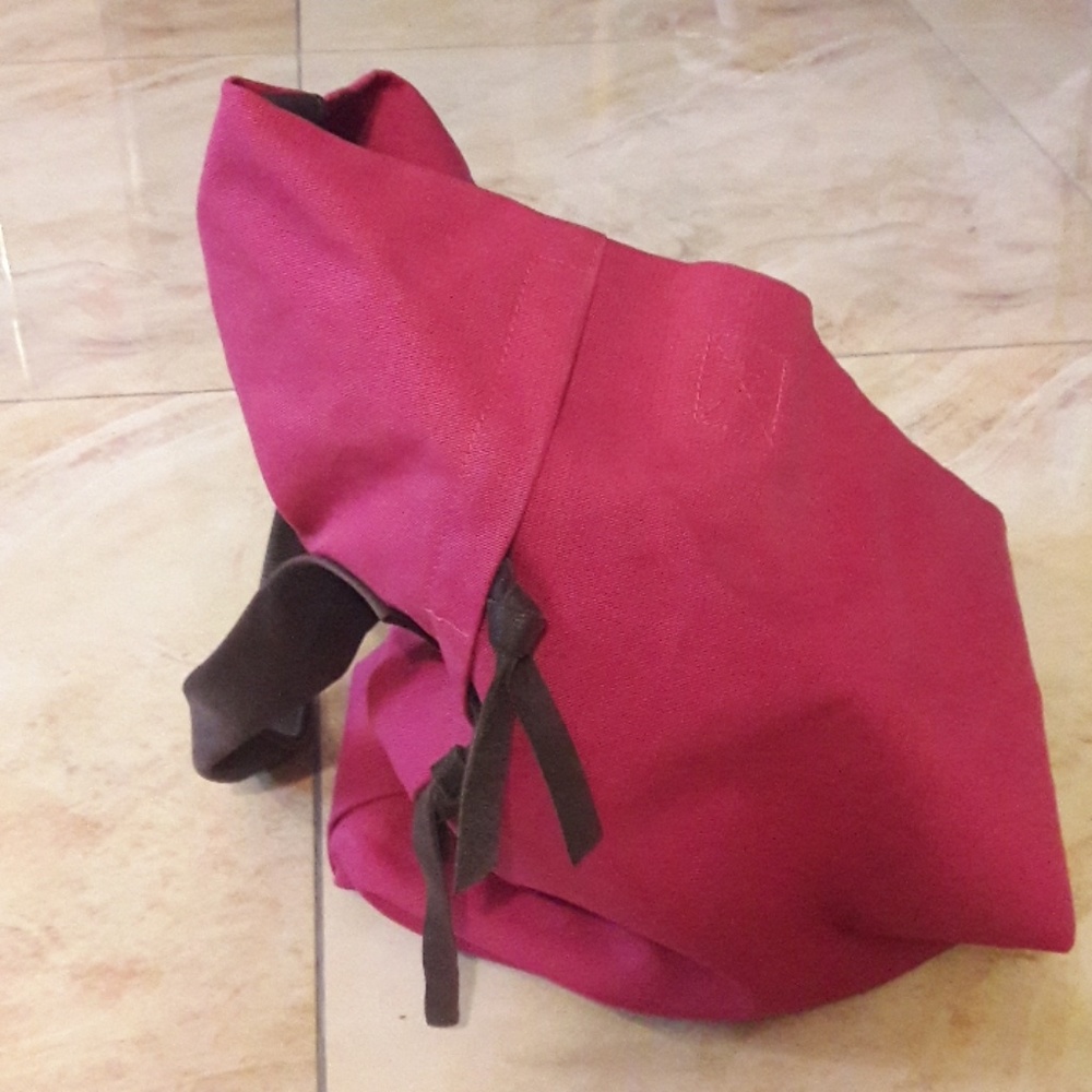 Fushia/maroon canvas bag, designer, magnet + zip